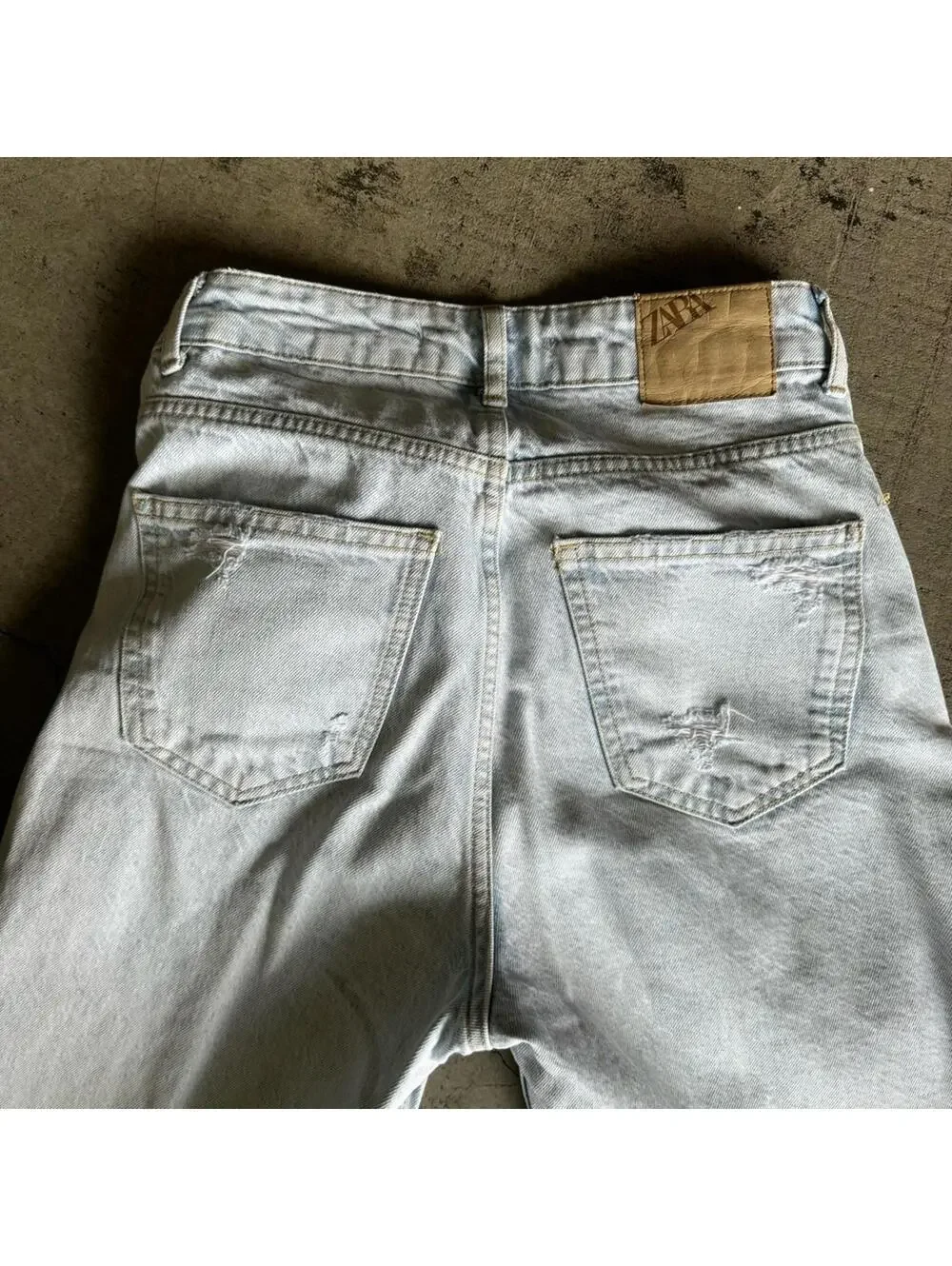 Zara women’s straight leg jeans, mid waist - Picture 3 of 9